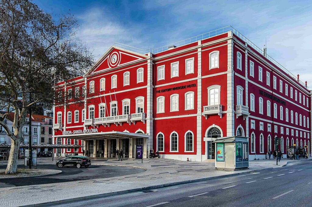 Santa Apolnia Train Station in Lisbon